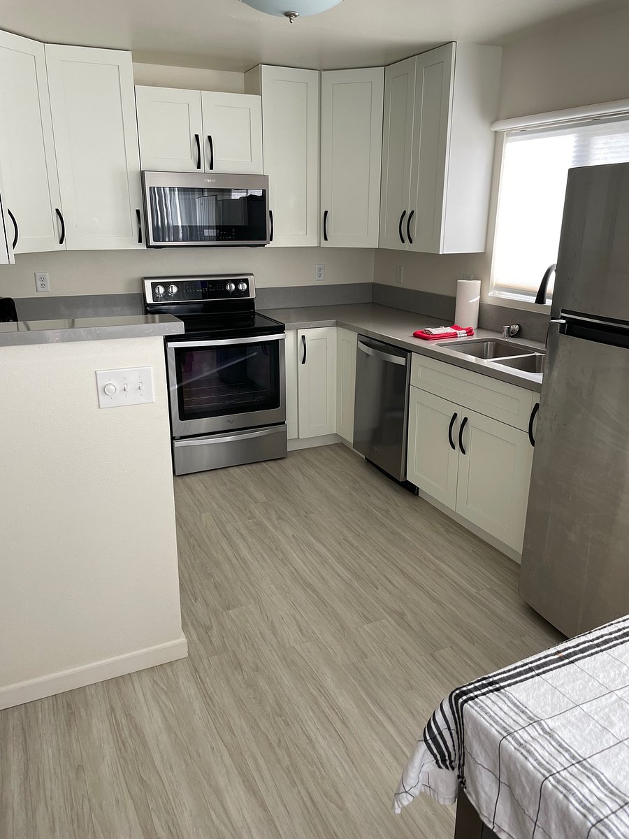 Full kitchen