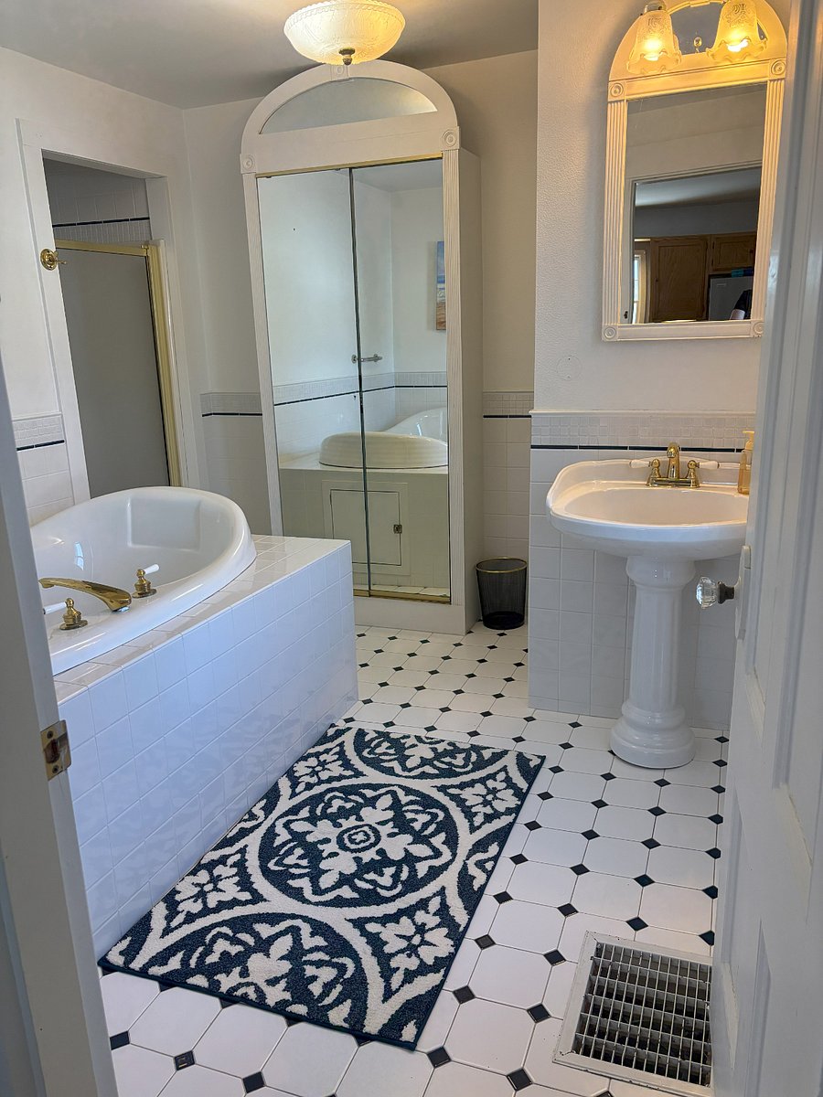 First Floor full bathroom