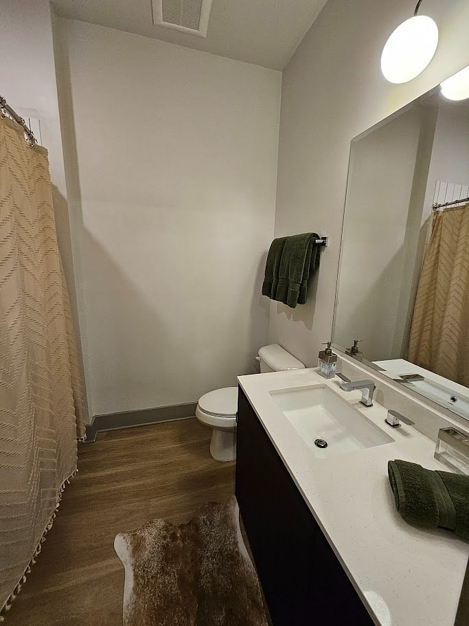 Full bath with shower over tub and plush bathroom linens.