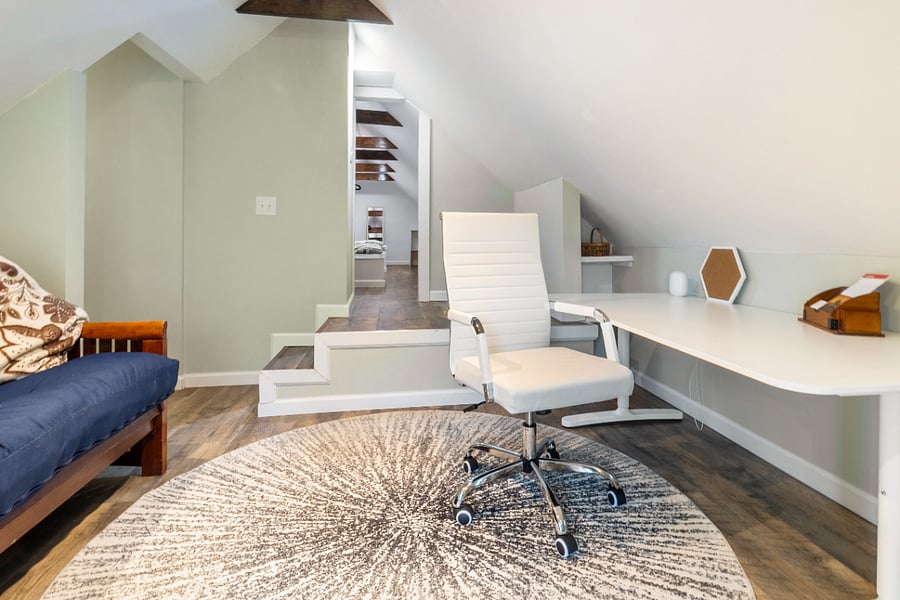 Loft has steps to the walk-in closet