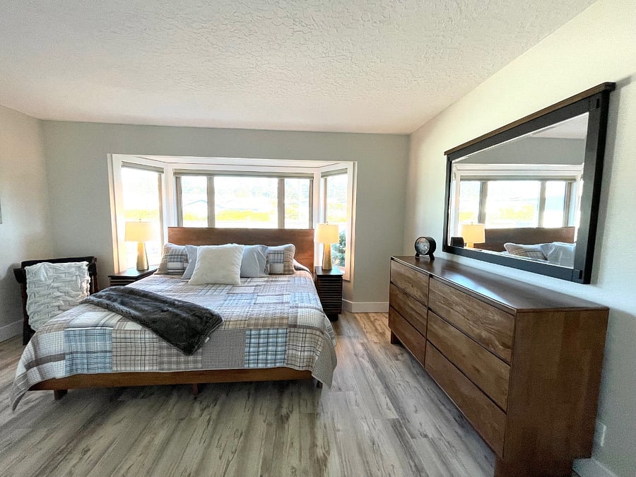 Bedroom #2: Features king-sized bed with  walk-in closet and en-suite bathroom (photo taken from en-suite bathroom).