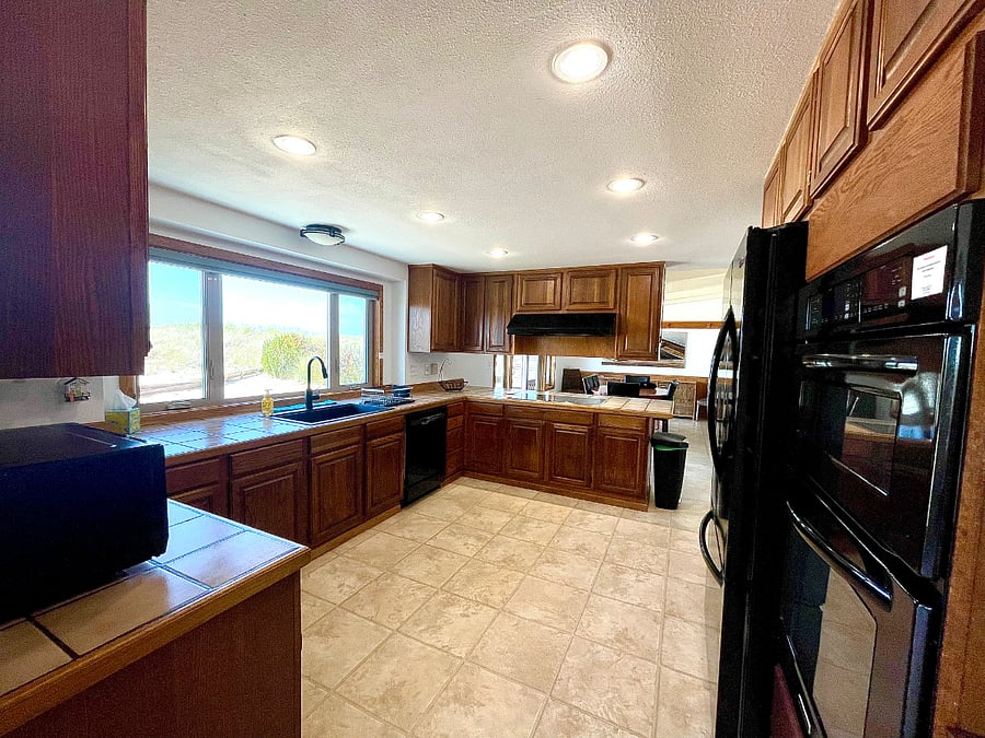Kitchen with update sink, 5-burner electric cooktop, double oven (top functions as mircorwave or oven), Keurig with pod or pot option, plus more.