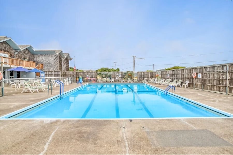 Bayshore Beach Club seasonal pool. Flexible fee options for renters.