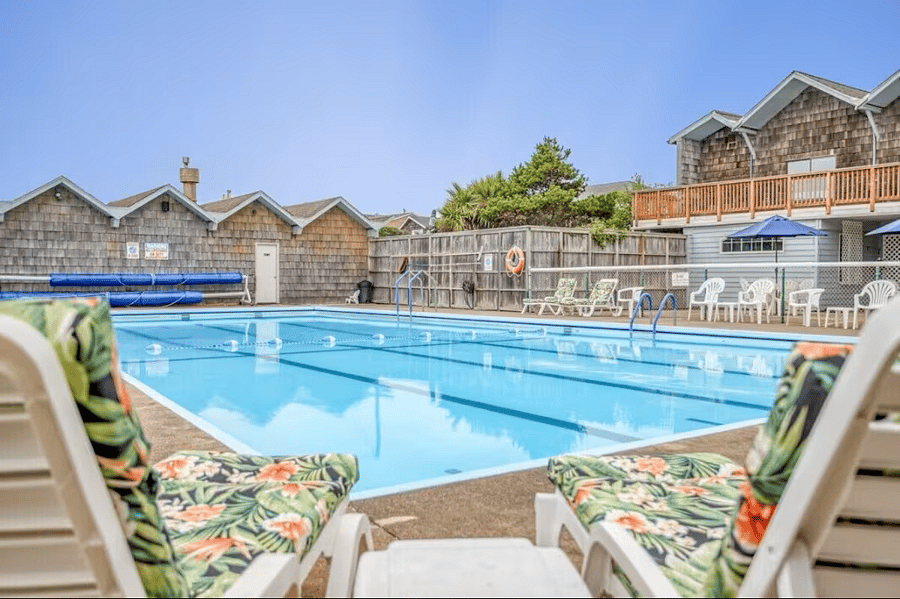 Bayshore Beach Club seasonal pool. Flexible fee options for renters.