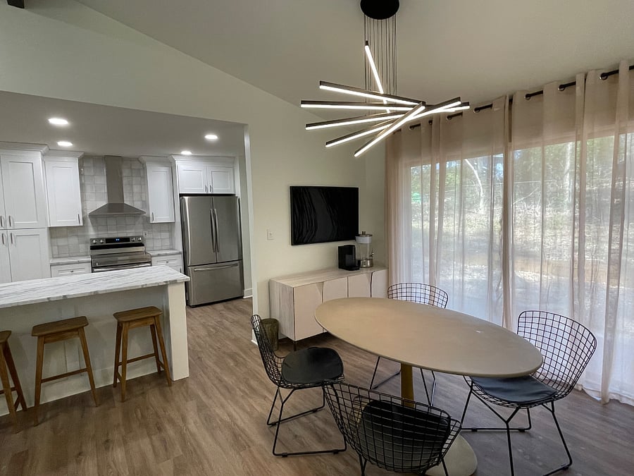 Open floor plan, perfect for gathering and entertaining.