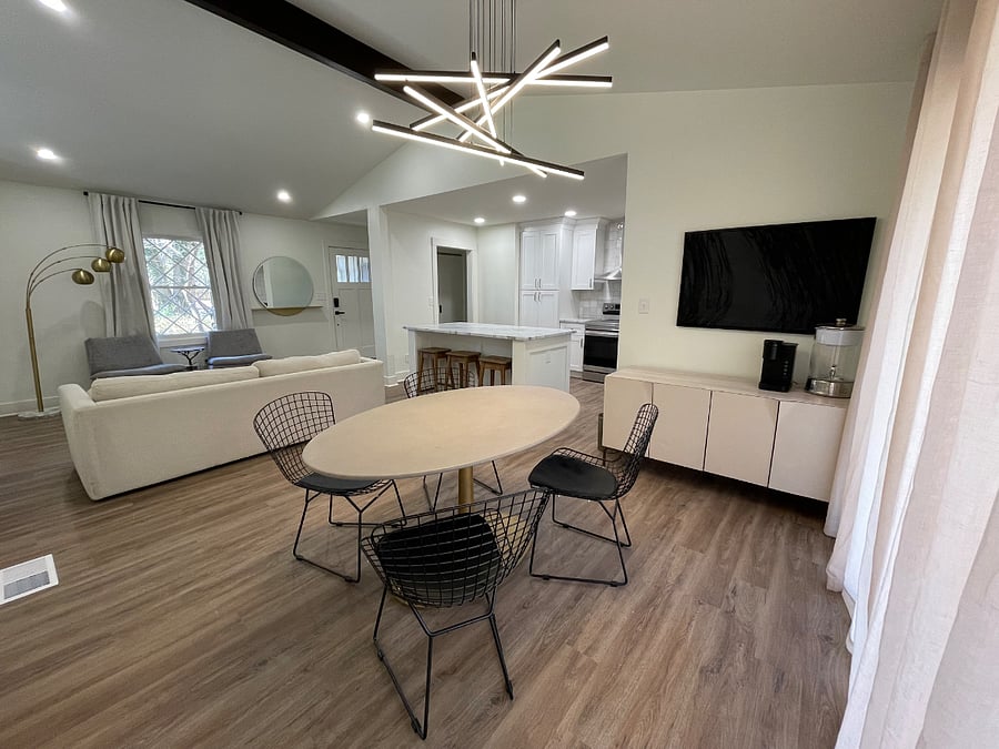 Open floor plan, perfect for gathering and entertaining.
