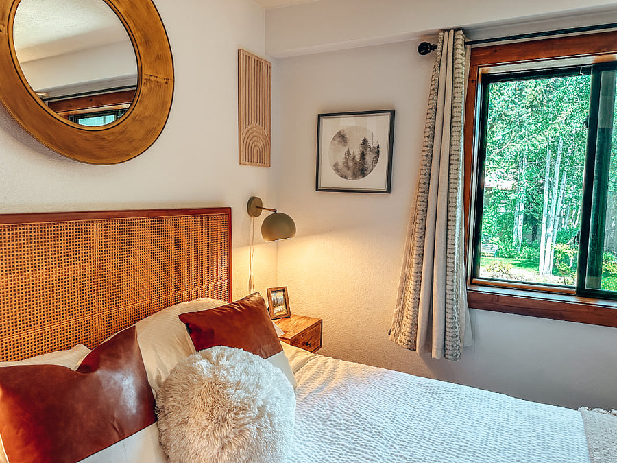 The "forest" room offers nice views and a smart TV.