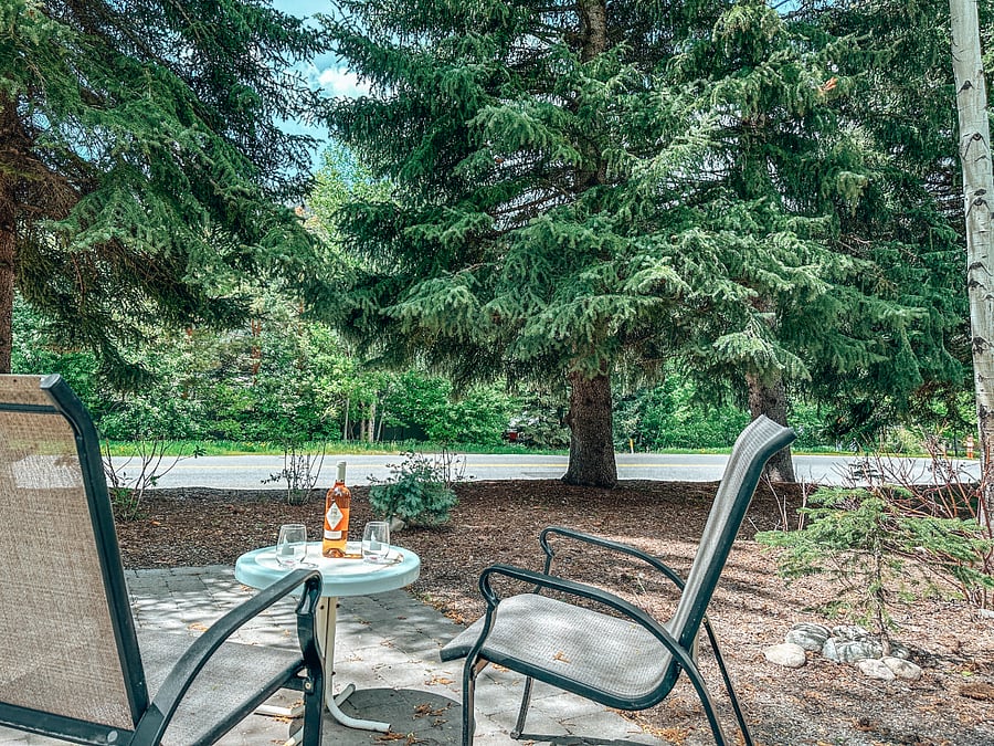 Beautiful common area right outside with chairs and table.