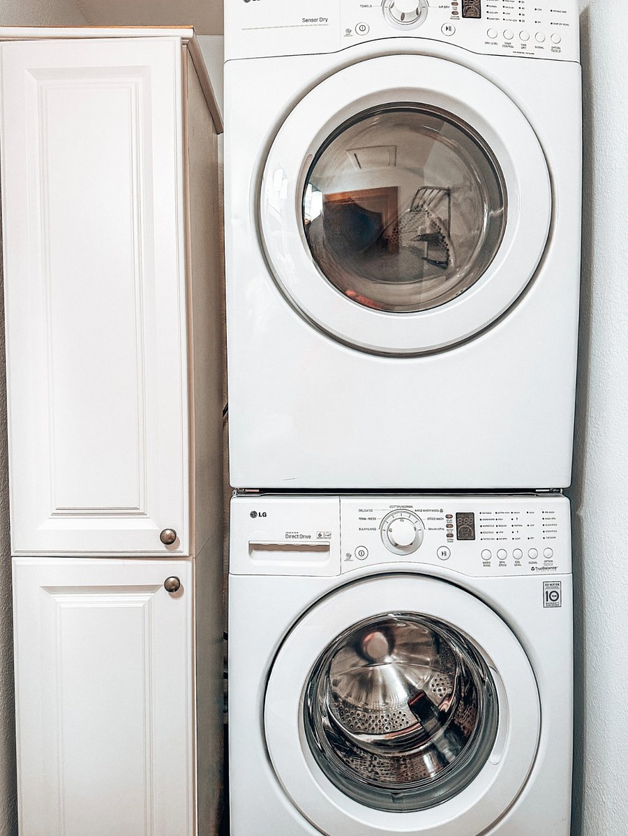 In-unit washer/dryer.