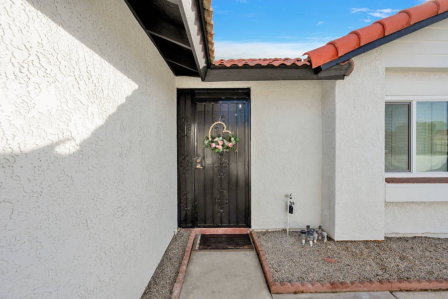 Front entrance with smart lock 