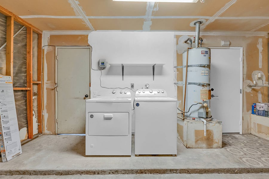 2-car garage with washer and gas dryer