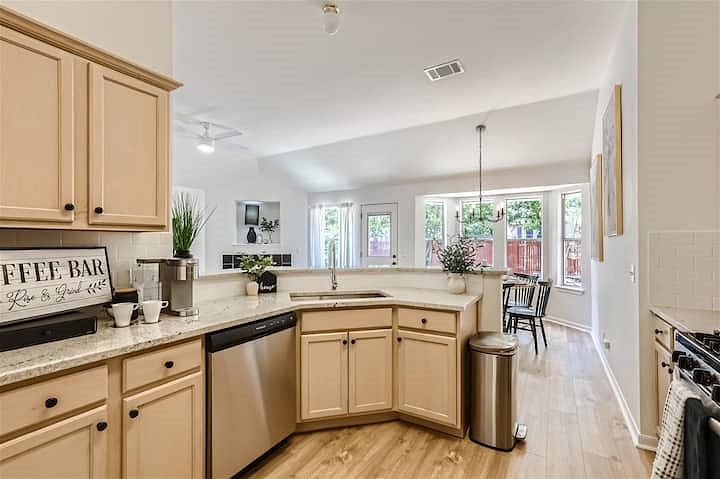 Furnished Finder property 813304_1 photo 12