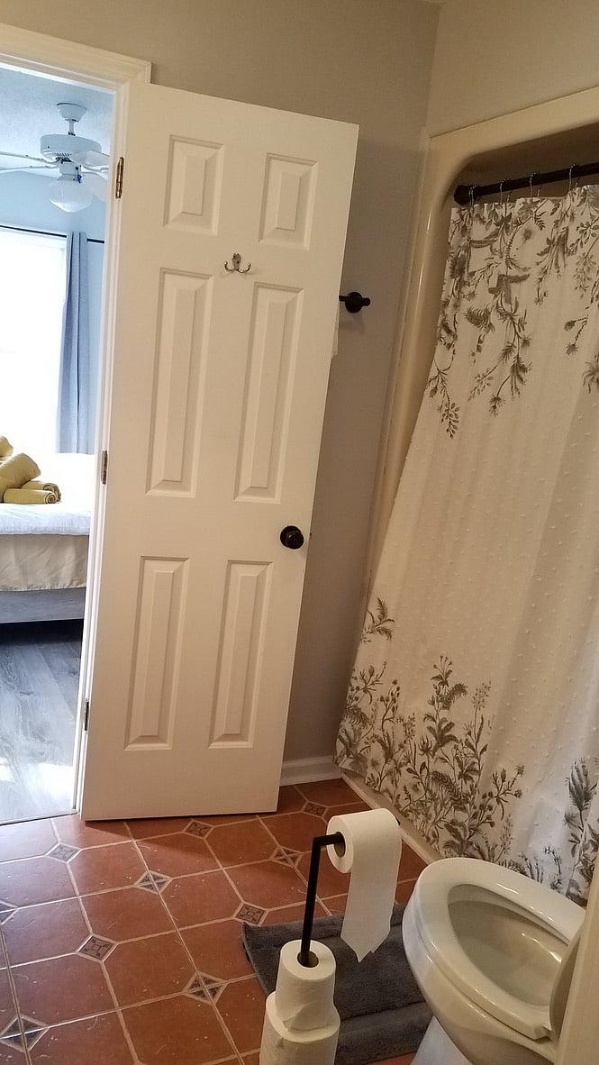 Full master bathroom.