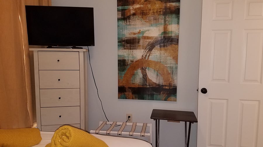 Back Queen bedroom.