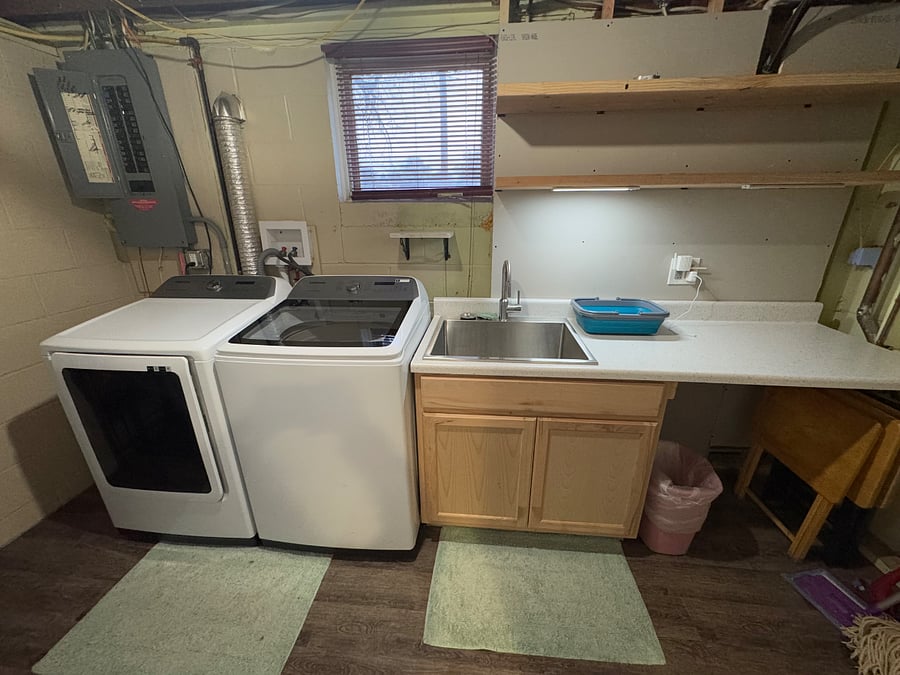 Laundry with sink area