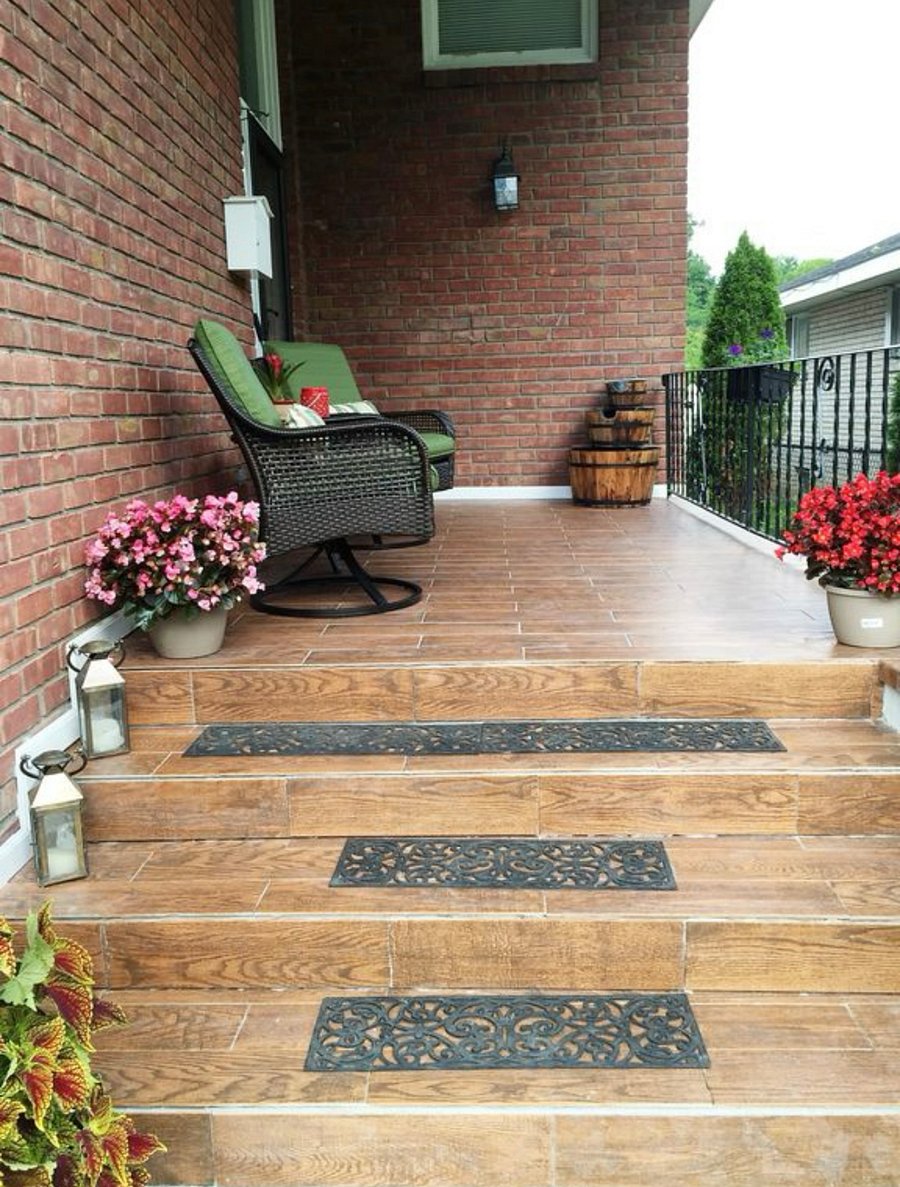 Front porch and entrance door