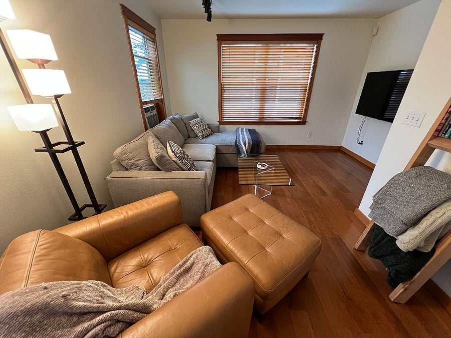 Living room (shared)