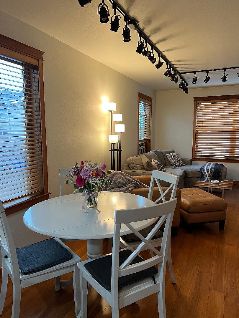 Dining room (shared)