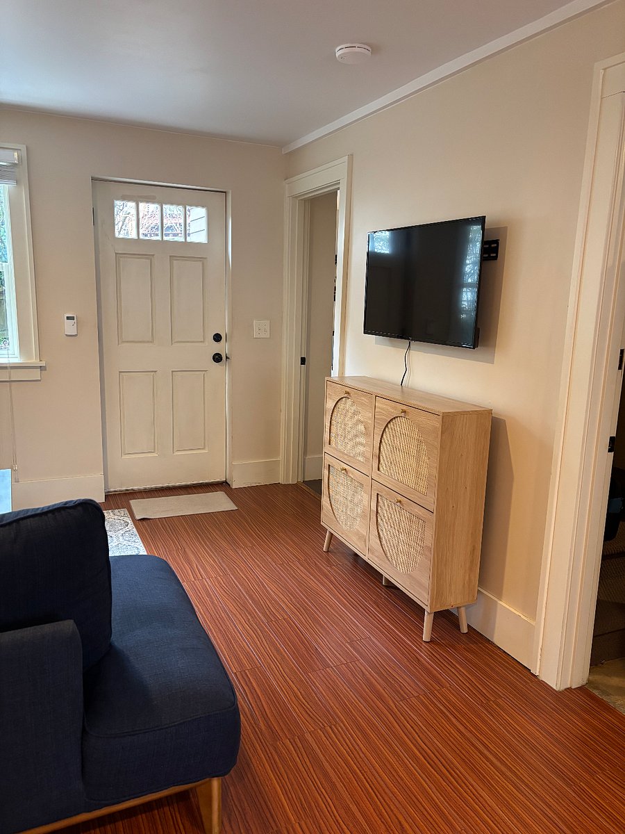 Shoe storage cabinet