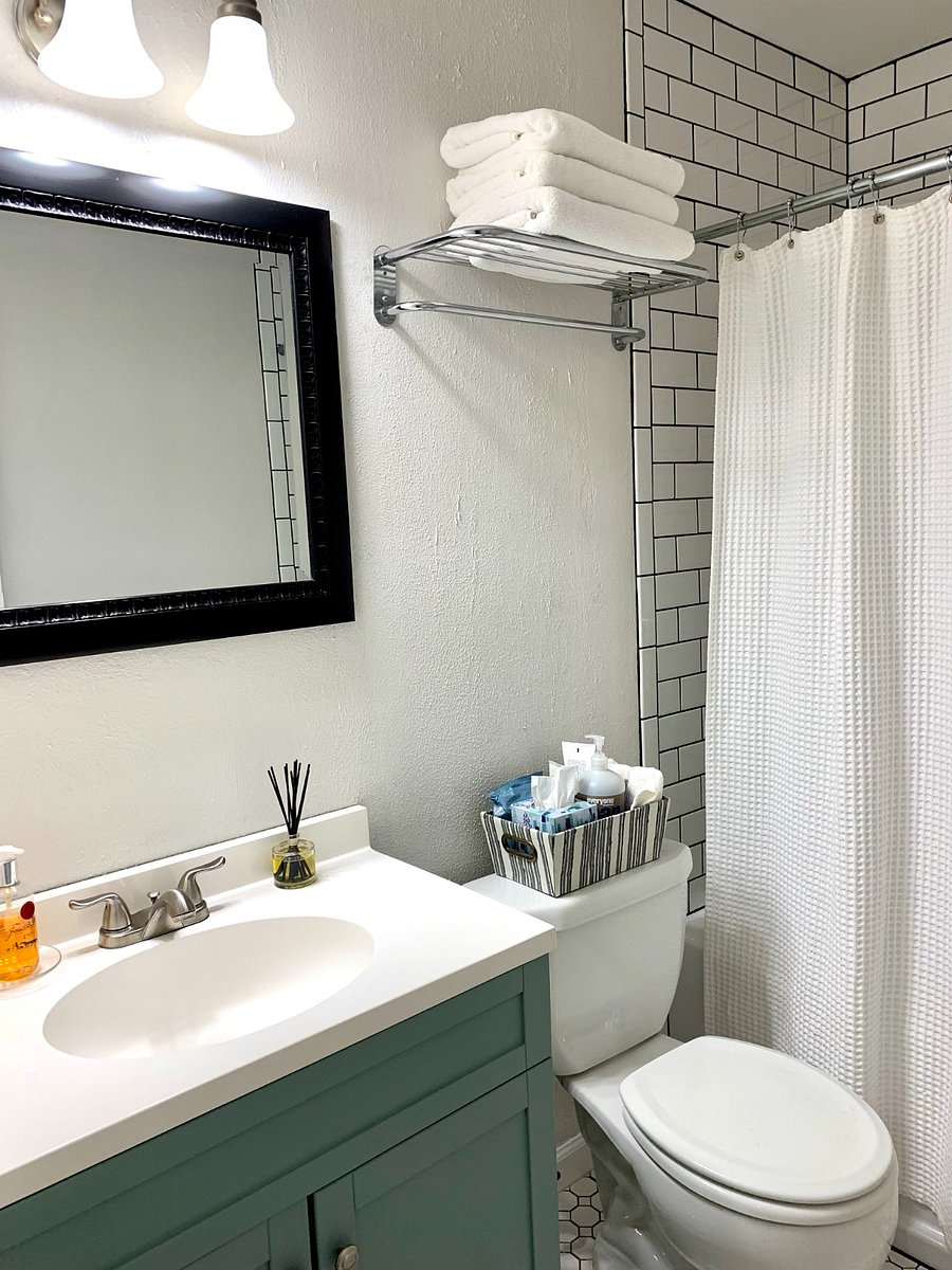 Guest Bathroom - Enjoy daily rituals with fresh towels and bath amenities.