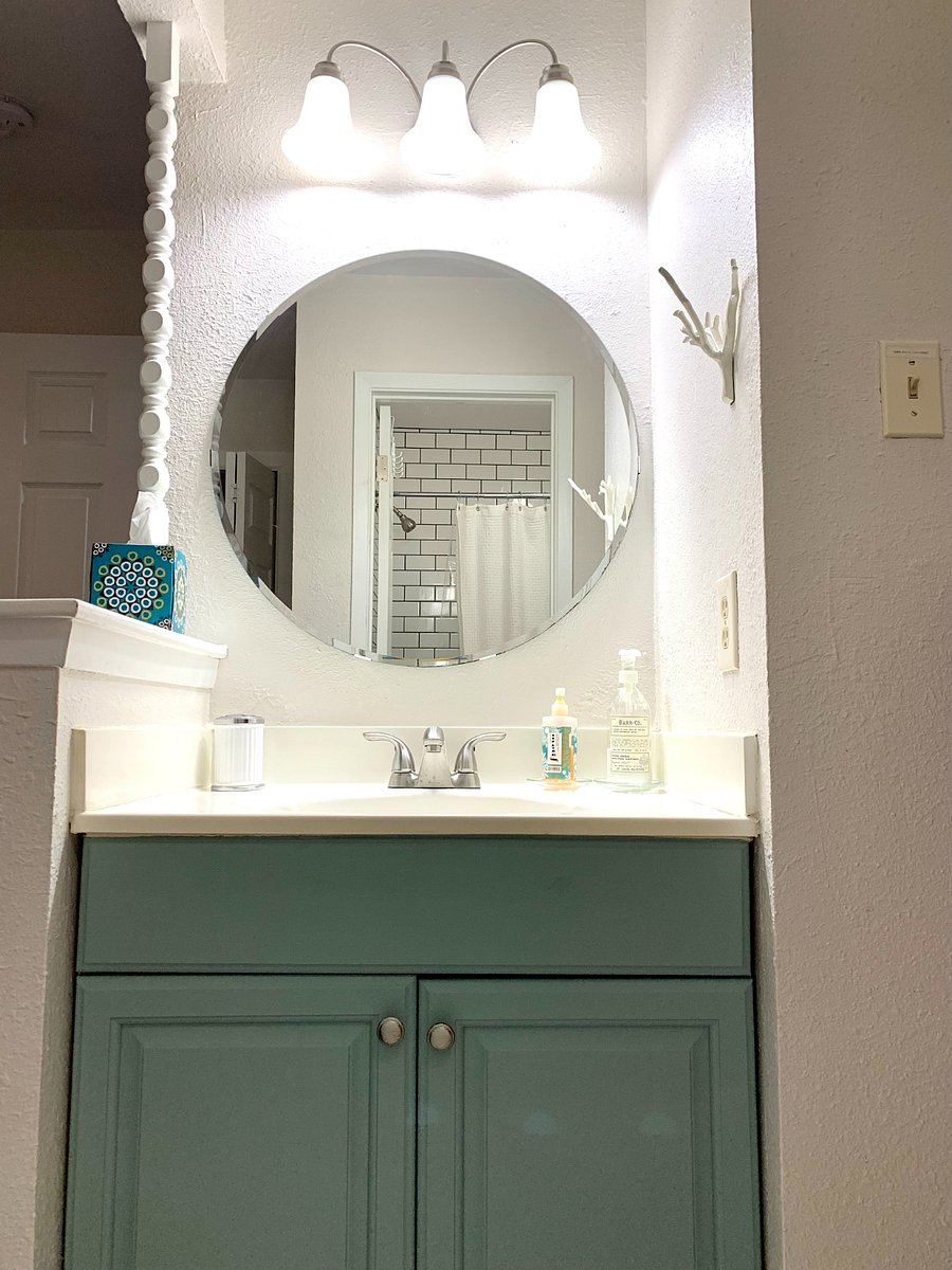 En suite bathroom - Enjoy daily rituals with fresh towels and bath amenities.