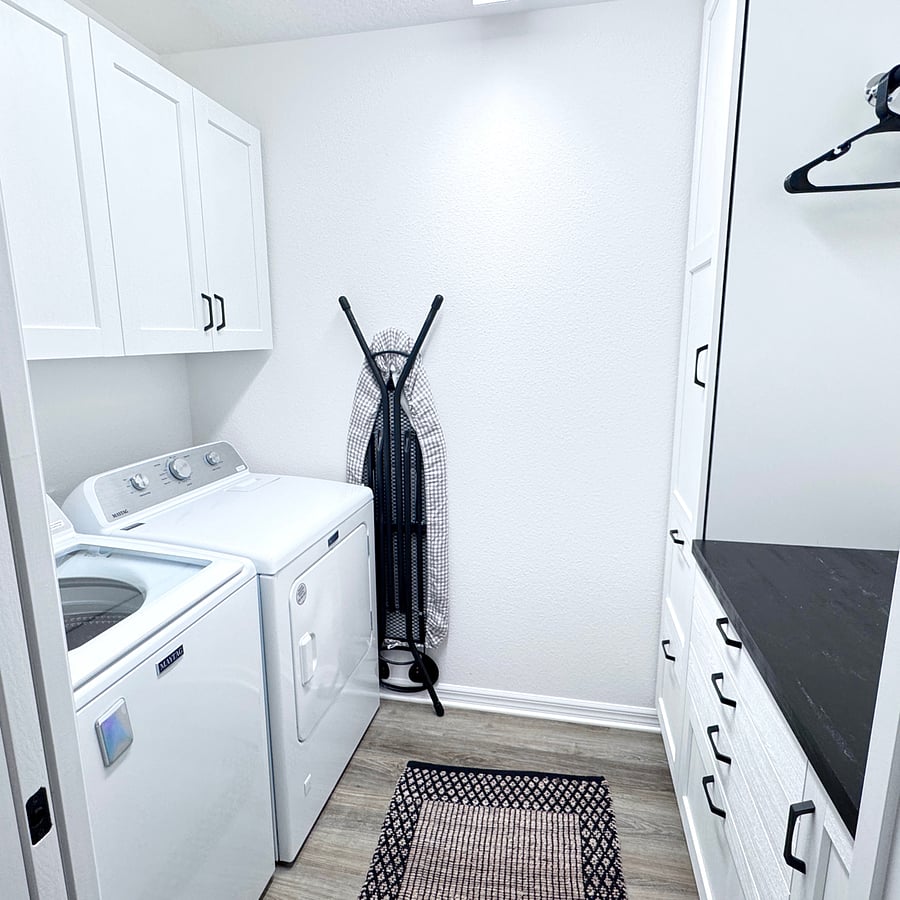 Laundry room with plenty of storage