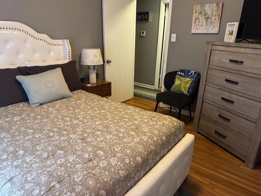 2nd Bedroom - Full-size bed.
