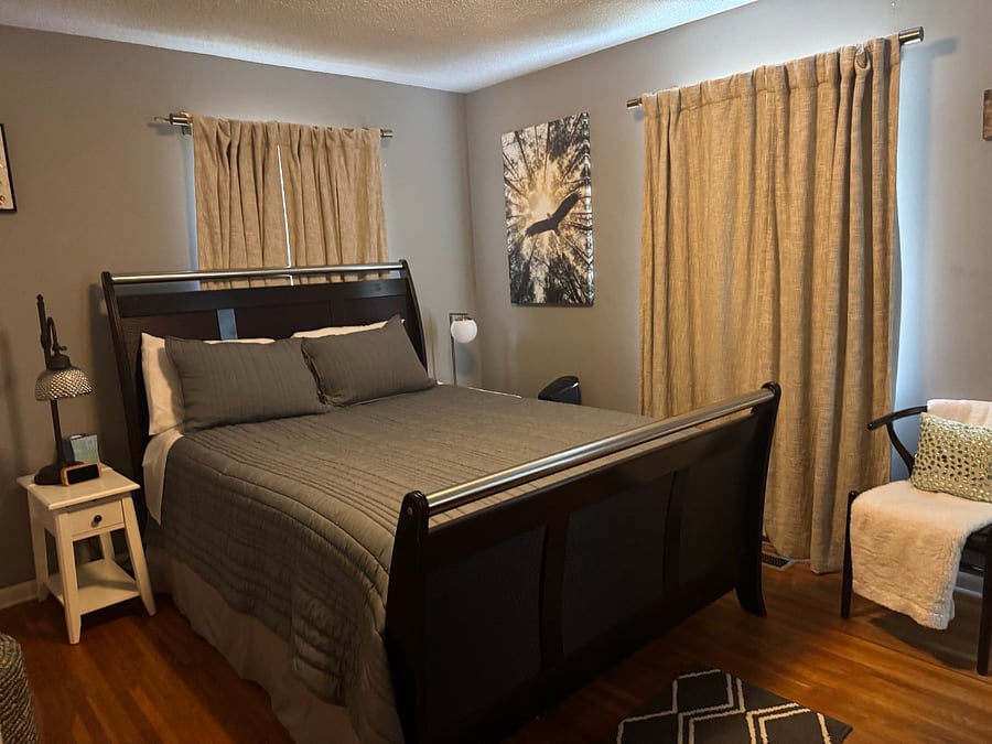 4th Bedroom - Queen-size bed.