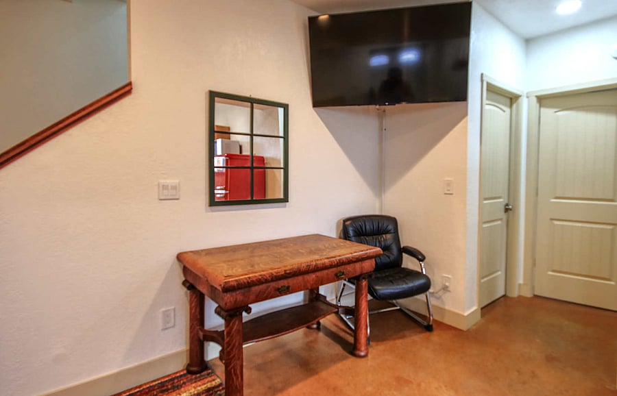 Desk with GiG Speed Wifi