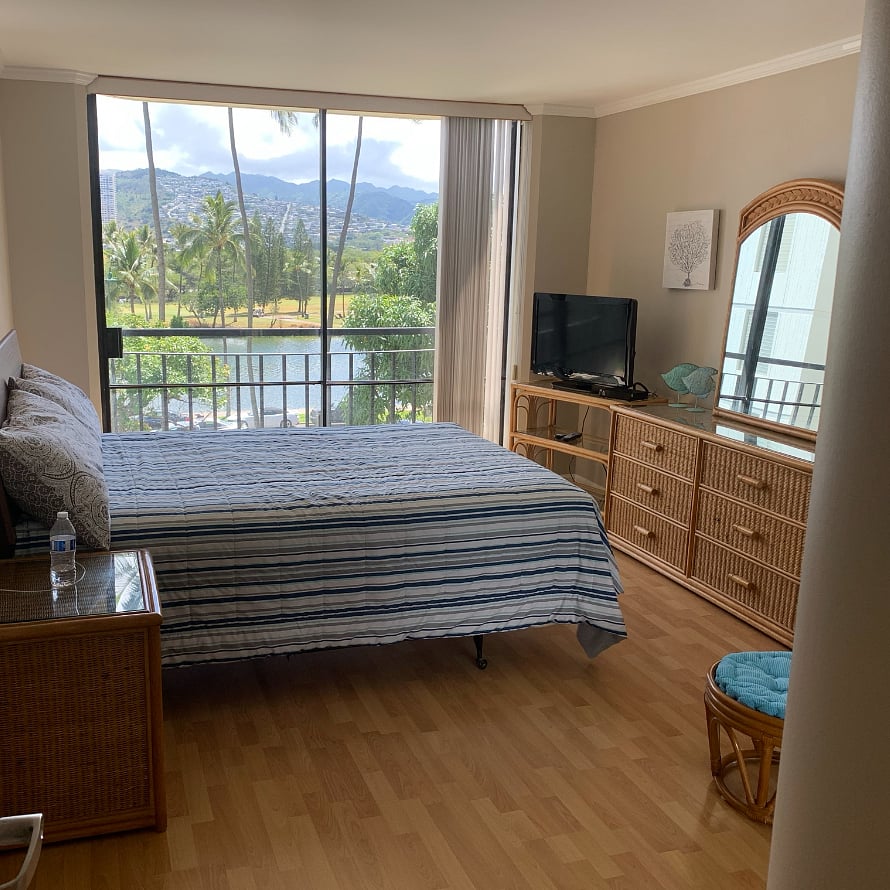 Spacious bdroom with view of Ala Wai Canal, golf course and mountains.