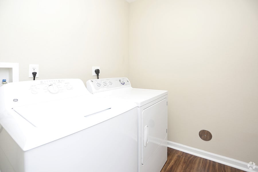 Furnished Finder property 814005_1 photo 25
