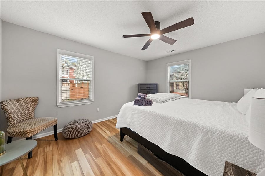 King Sized Bed Ensuite Bath