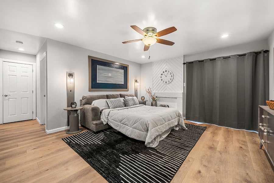 Family Room With Queen Pullout Couch Extended