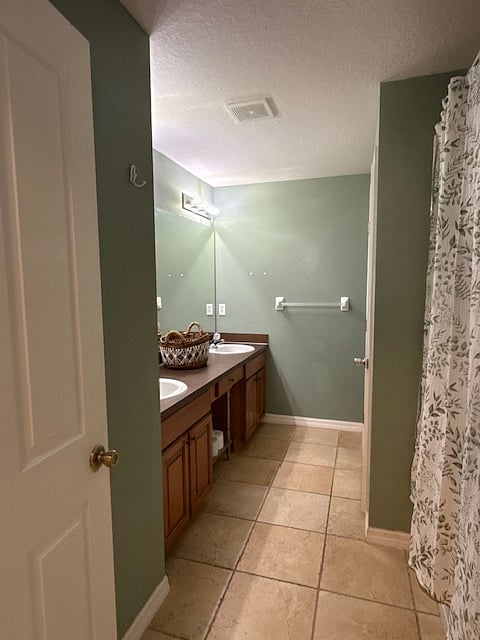 Upstairs Bathroom (Double Vanity)
