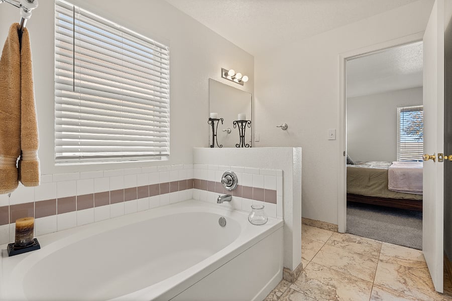 Main Bathroom Garden tube