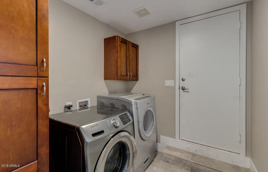 Washer/Dryer and garage off the main floor