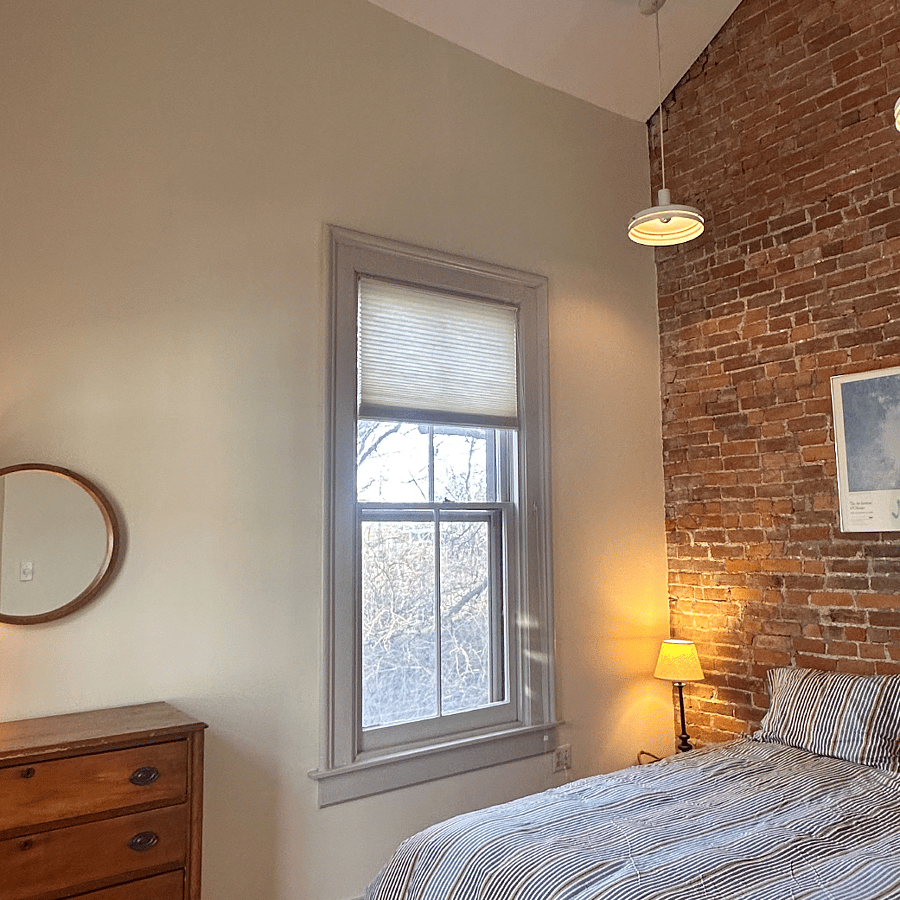 Bedroom with Queen bed