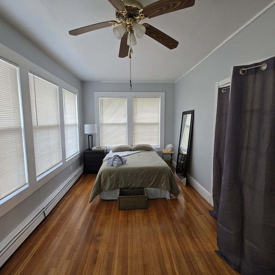 Spacious & sunny guest room 1st floor.