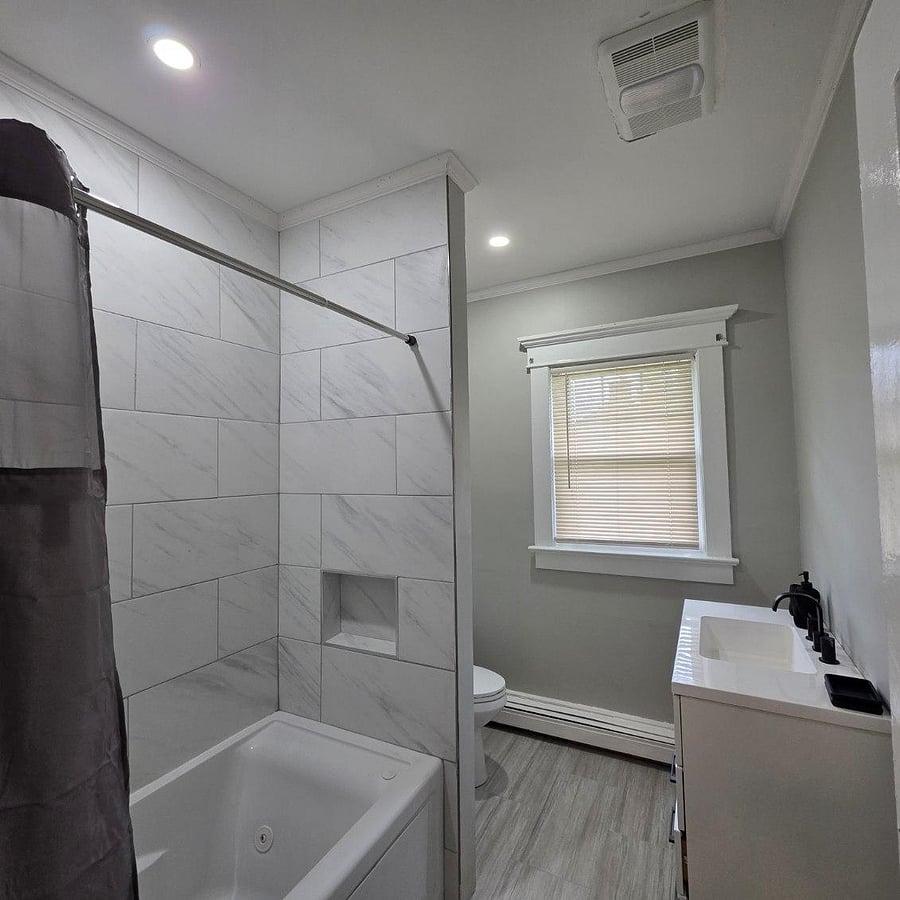 Newly renovated 2nd floor bath with jacuzzi tub.