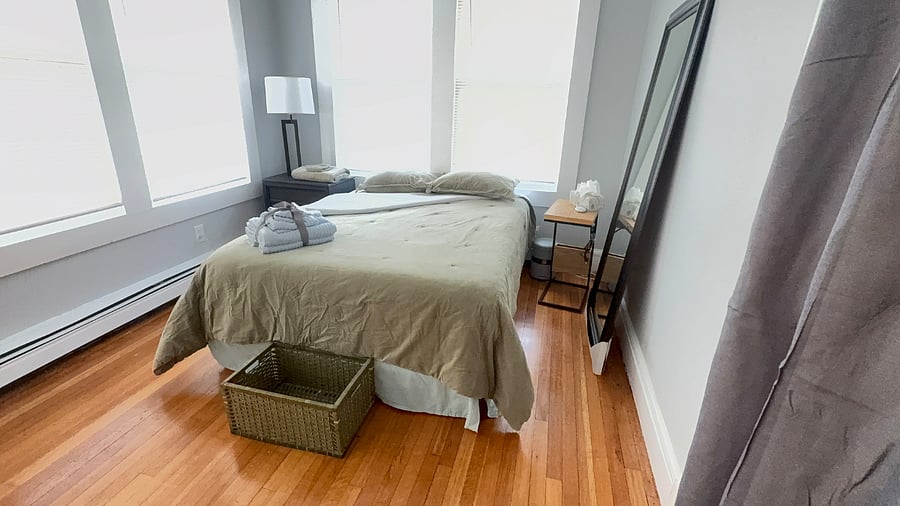 Spacious & sunny guest room 1st floor.