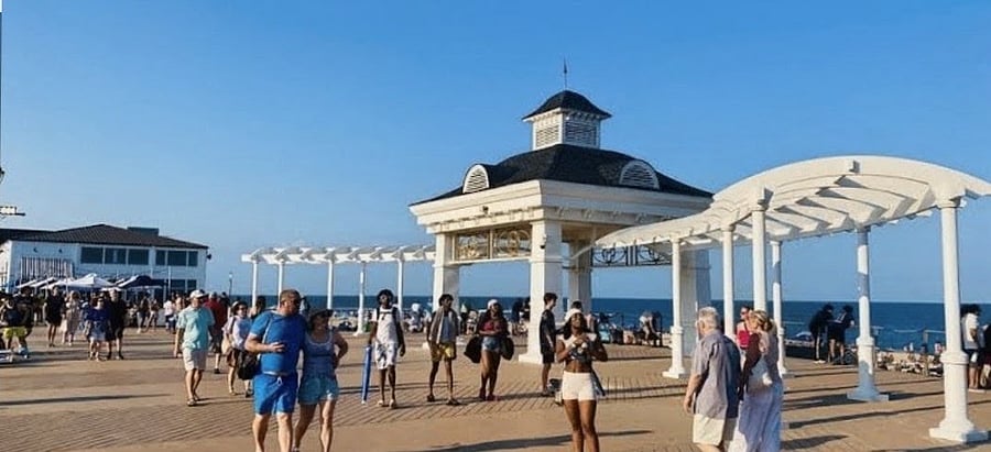 3 to 10-minute walk, bike or drive to Pier Village & 7 Presidents Park & Beaches...
