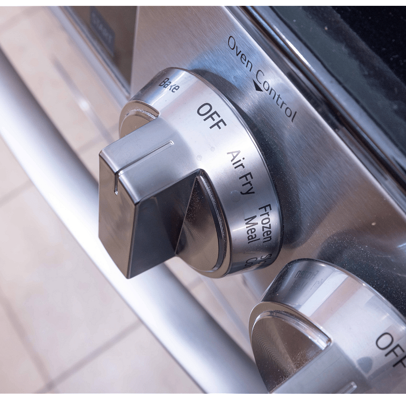 Brand new stove/oven with option for Air fryer, conventional oven/bake, broil, frozen meal, slow cook, and remote start 