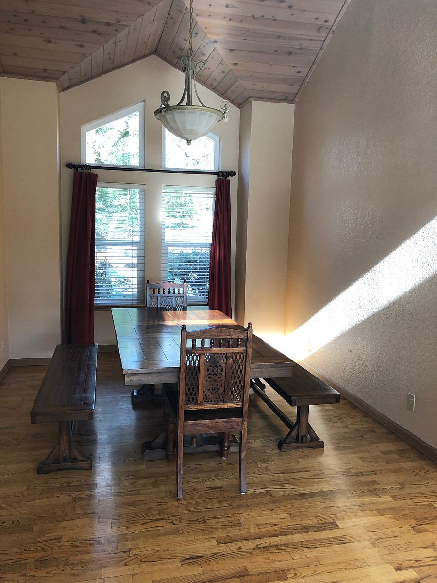 dining room, seating 8 comfortably
