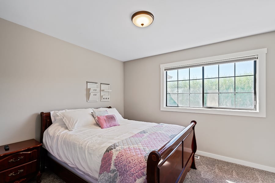 Upstairs bedroom Queen bed
