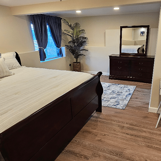 Master Bedroom W/Desk