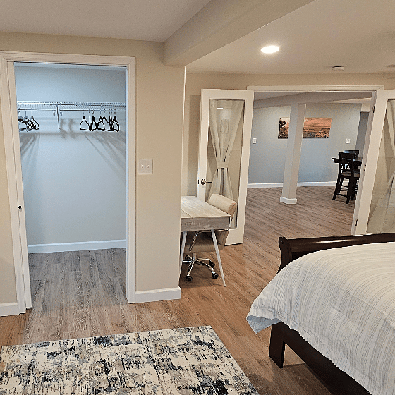 Master Bedroom W/ Walk in closet