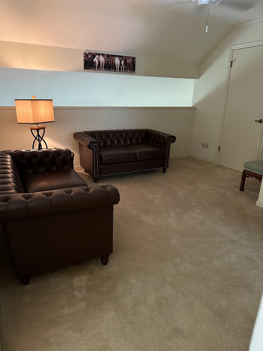 2nd Floor Sitting Area