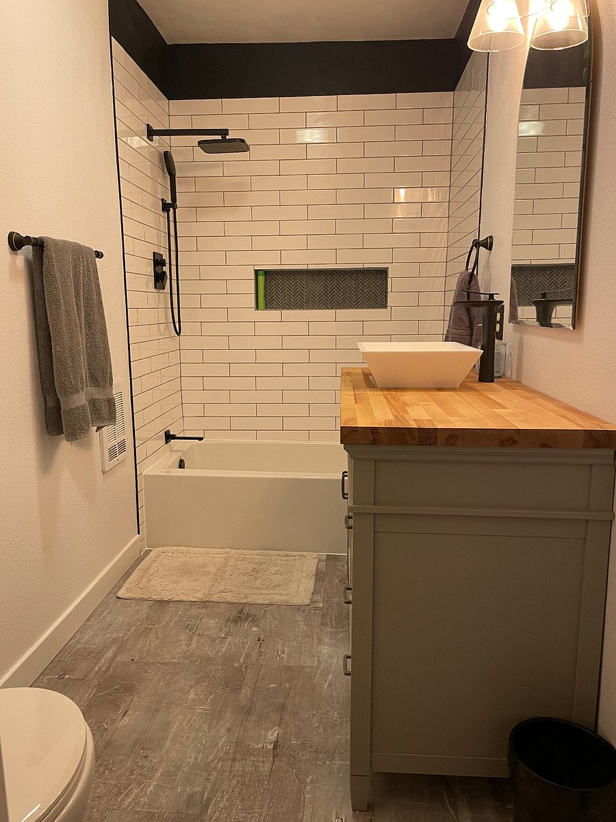 Bathroom 2 - between bedroom 2 &3