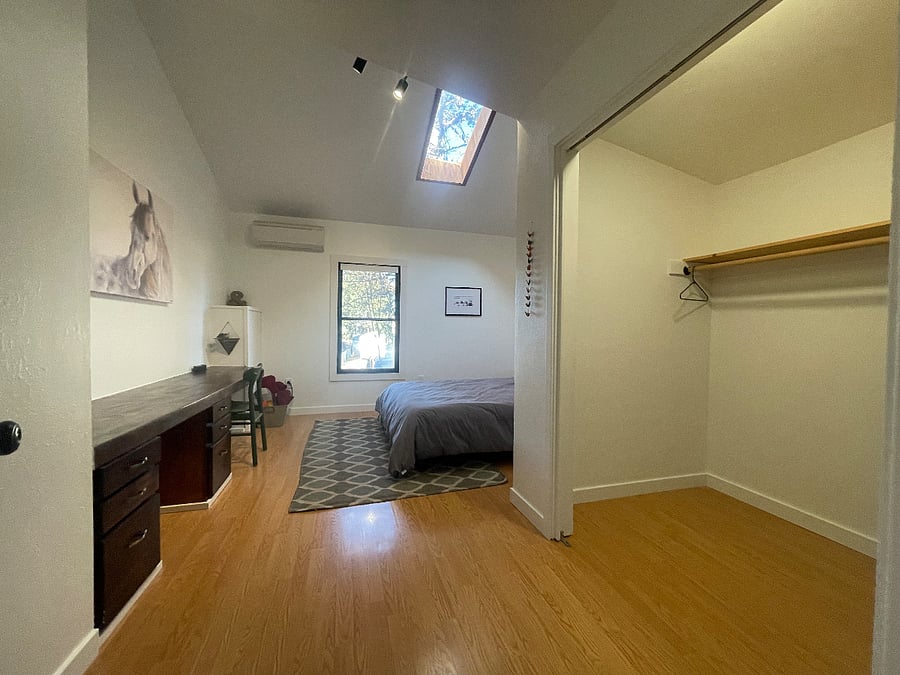 Bedroom 2 - Queen bed