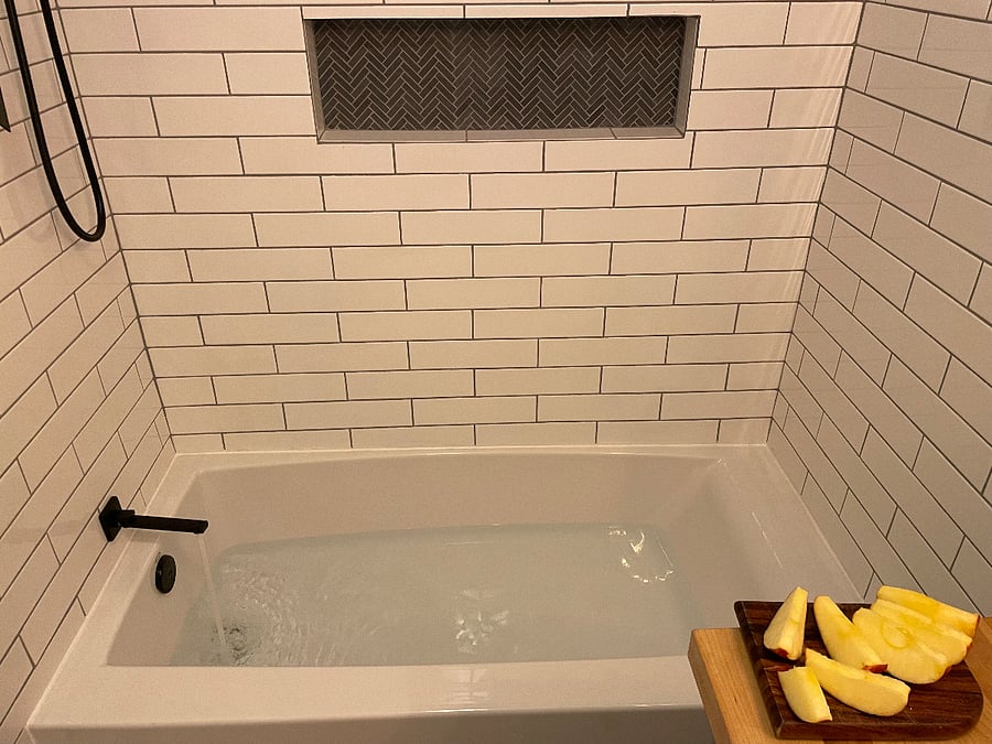 Bathroom 2 - Tub